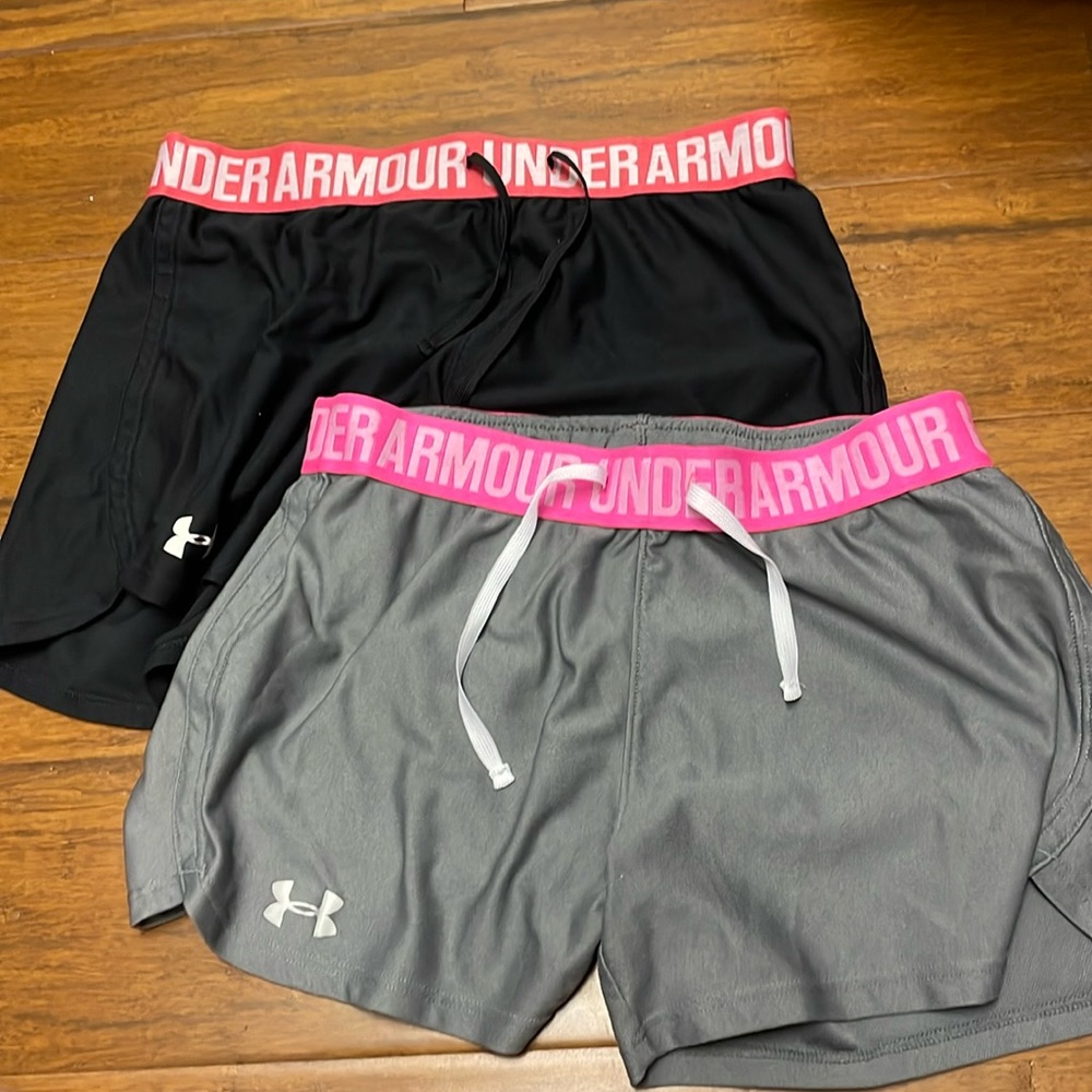 Bundle armour athletic shorts pre-owned still in good condition size XS